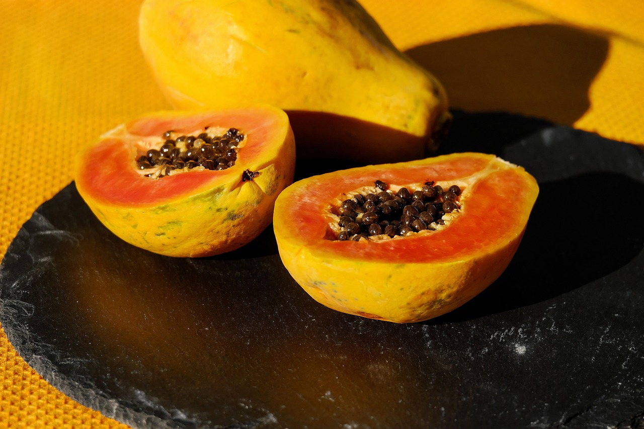 A cup of papaya pieces contains approximately 88 mg of vitamin C. This tropical fruit is not only delicious but also rich in folate, fiber, and several important antioxidants. Papaya contains an enzyme called papain, which helps in digestion. It can also help in reducing inflammation and improving heart health. :: Pixabay