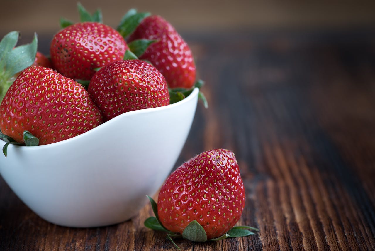 <p>A cup of these sweet, red berries offers about 89 mg of vitamin C. Strawberries are also high in antioxidants, which can help reduce oxidative stress and inflammation. They are low in calories, making them a perfect snack for those watching their weight. Incorporating strawberries into your diet can help maintain heart health and improve blood sugar levels. </p>:: Pexels