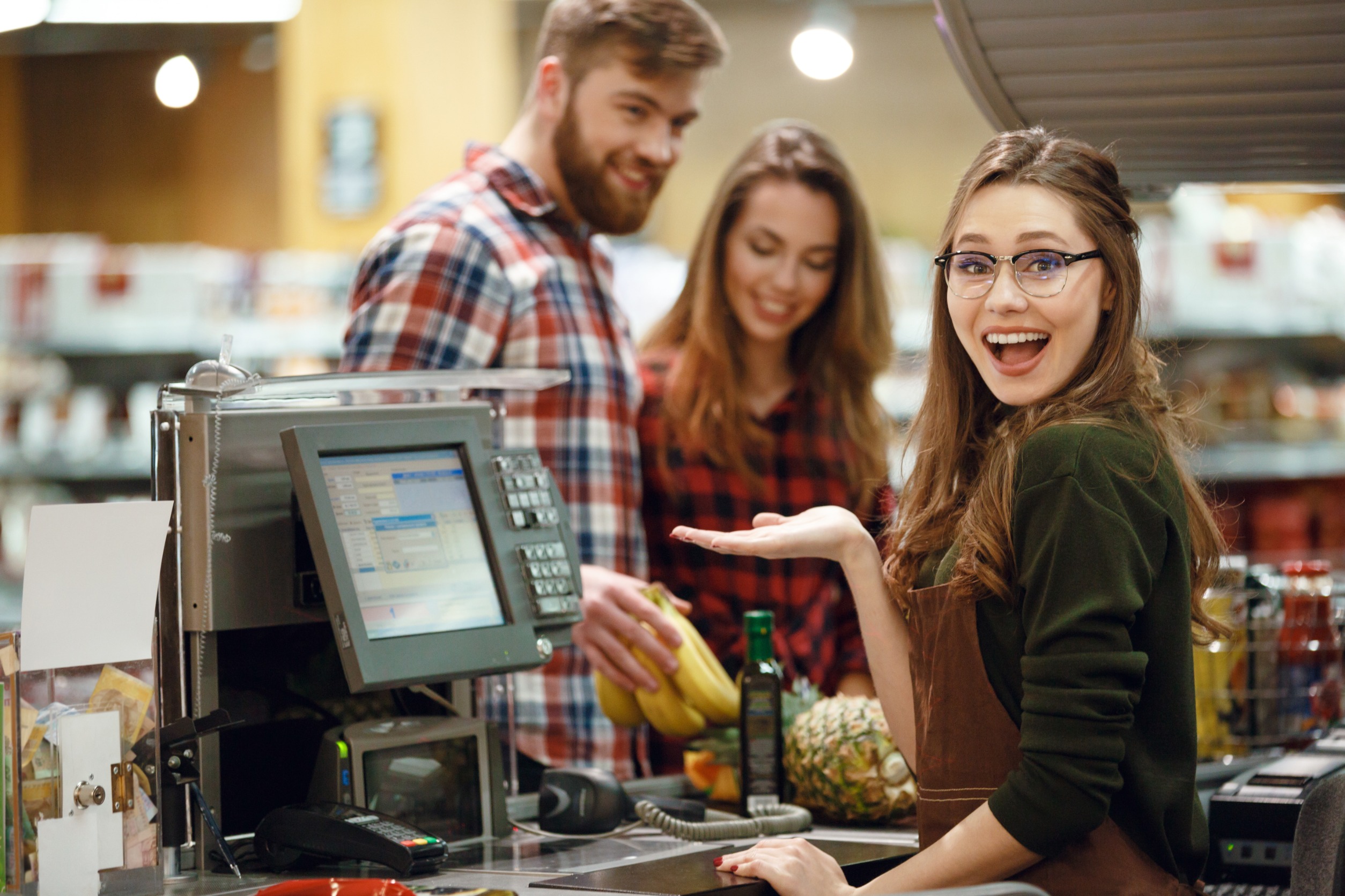 "I only interacted with the cashier briefly. Do they deserve a tip?" In situations where the service was minimal, such as a cashier simply ringing up your order, you might question whether tipping is necessary or appropriate. This thought reflects on your understanding of tipping norms in different service scenarios. :: 123rf