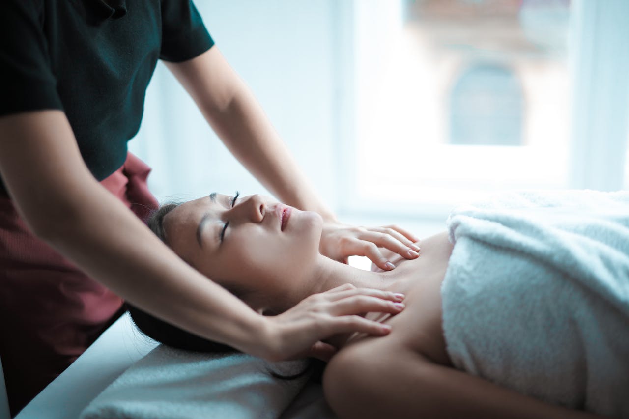 <p> Chronic pain can be debilitating and affect your quality of life. Wellness spas offer various therapies, such as deep tissue massage, acupuncture, and hydrotherapy, which can alleviate pain and promote healing. These treatments can be particularly beneficial for conditions like arthritis, muscle injuries, and tension headaches. </p> :: Pexels