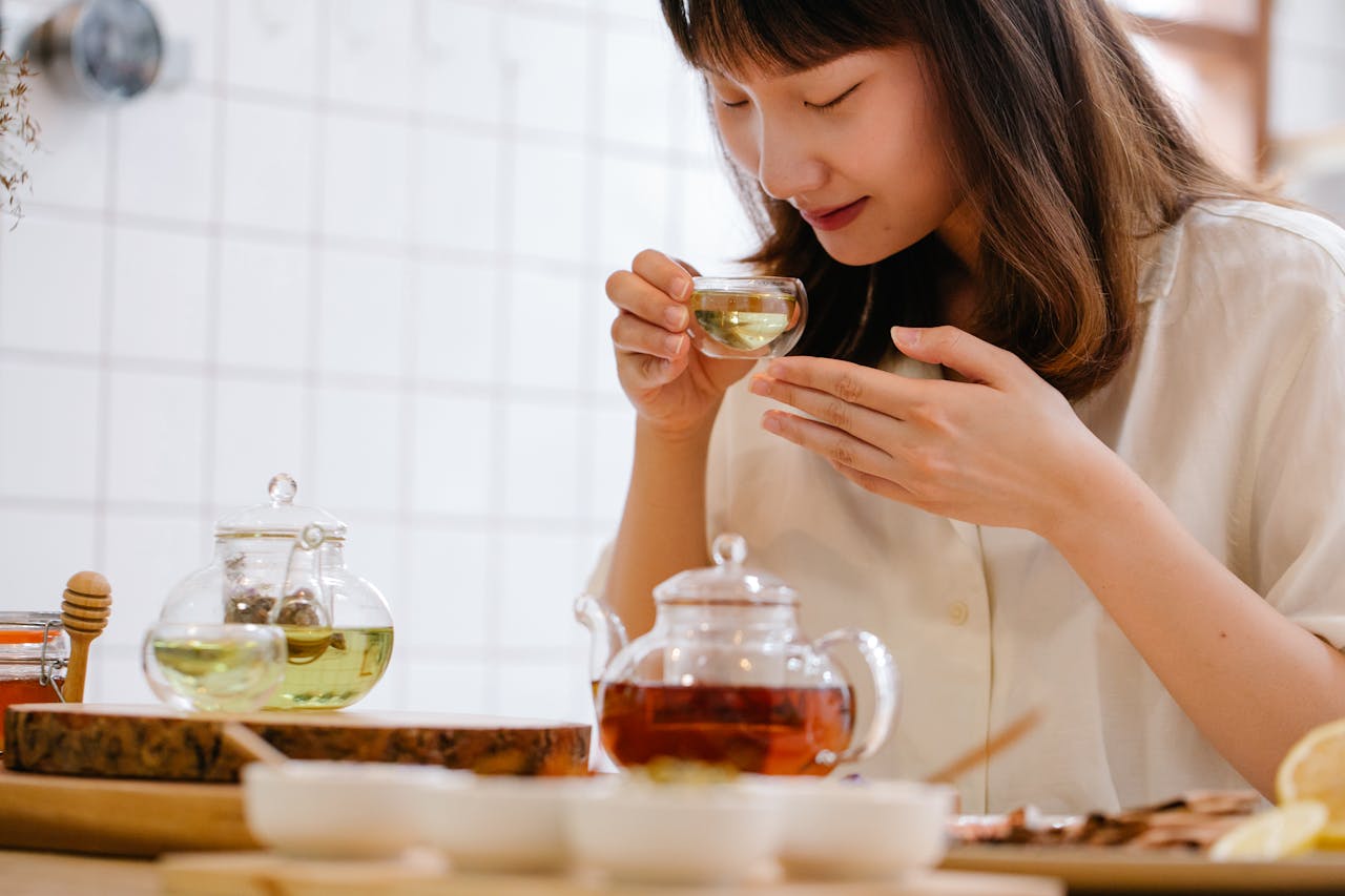 <p> Inflammation—while a natural immune response—can be a real problem when it becomes chronic. Whether it’s caused by stress, poor diet, or underlying conditions like arthritis, chronic inflammation can lead to fatigue, joint pain, or more severe health issues over time. If you’ve been searching for natural ways to reduce inflammation, sipping on the right teas could be a simple and effective solution. Certain teas are packed with anti-inflammatory properties that work wonders in soothing inflammation, boosting immunity, and promoting overall health. Let’s dive into the six most powerful teas to help fight inflammation and how you can easily add them to your daily routine. </p> :: Pexels