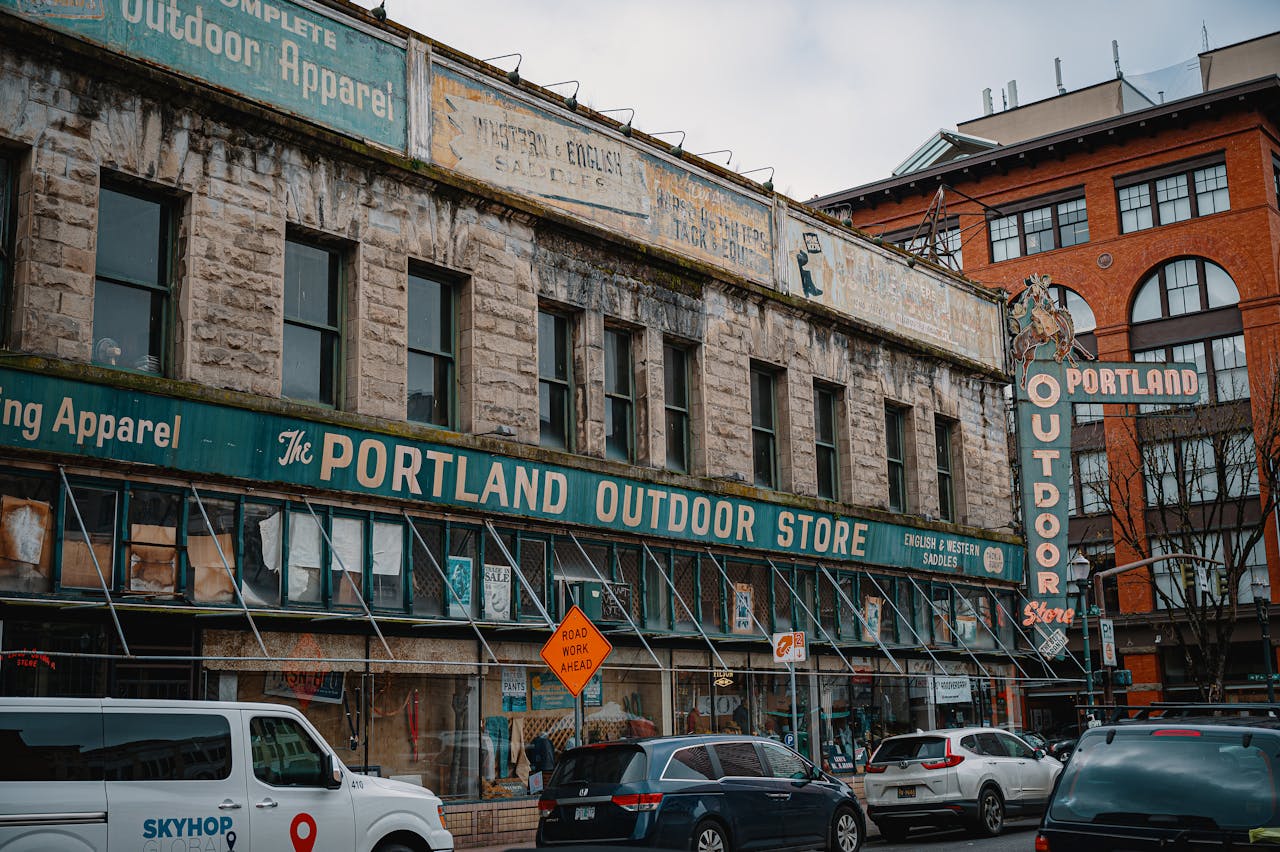 <p> Portland is famous for its vibrant culture and outdoor spaces, making it an excellent choice for pet-friendly travel. With numerous dog parks, including the expansive Forest Park, your dog will have plenty of space to run and explore. Enjoy the city's unique food scene at pet-friendly restaurants and breweries that allow dogs on their patios. With its quirky atmosphere and welcoming spirit, Portland is a fantastic destination for you and your four-legged companion. </p> :: Pexels