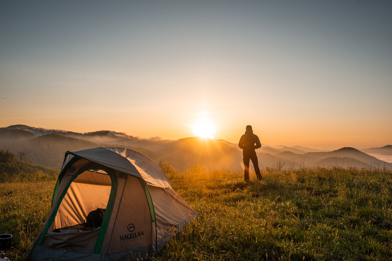 <p> One of the golden rules of hiking is to always respect nature. This means following the Leave No Trace principles. Whatever you bring into nature, take it back out with you. Don’t leave trash, and stick to marked trails to avoid damaging fragile ecosystems. If you see wildlife, admire from a distance, and never feed the animals—it’s better for you and them! By following these simple guidelines, you’ll help preserve the beauty of nature for future hikers to enjoy. It’s all about leaving the trail just as you found it, so others can experience the same joy you did. </p> :: Pexels