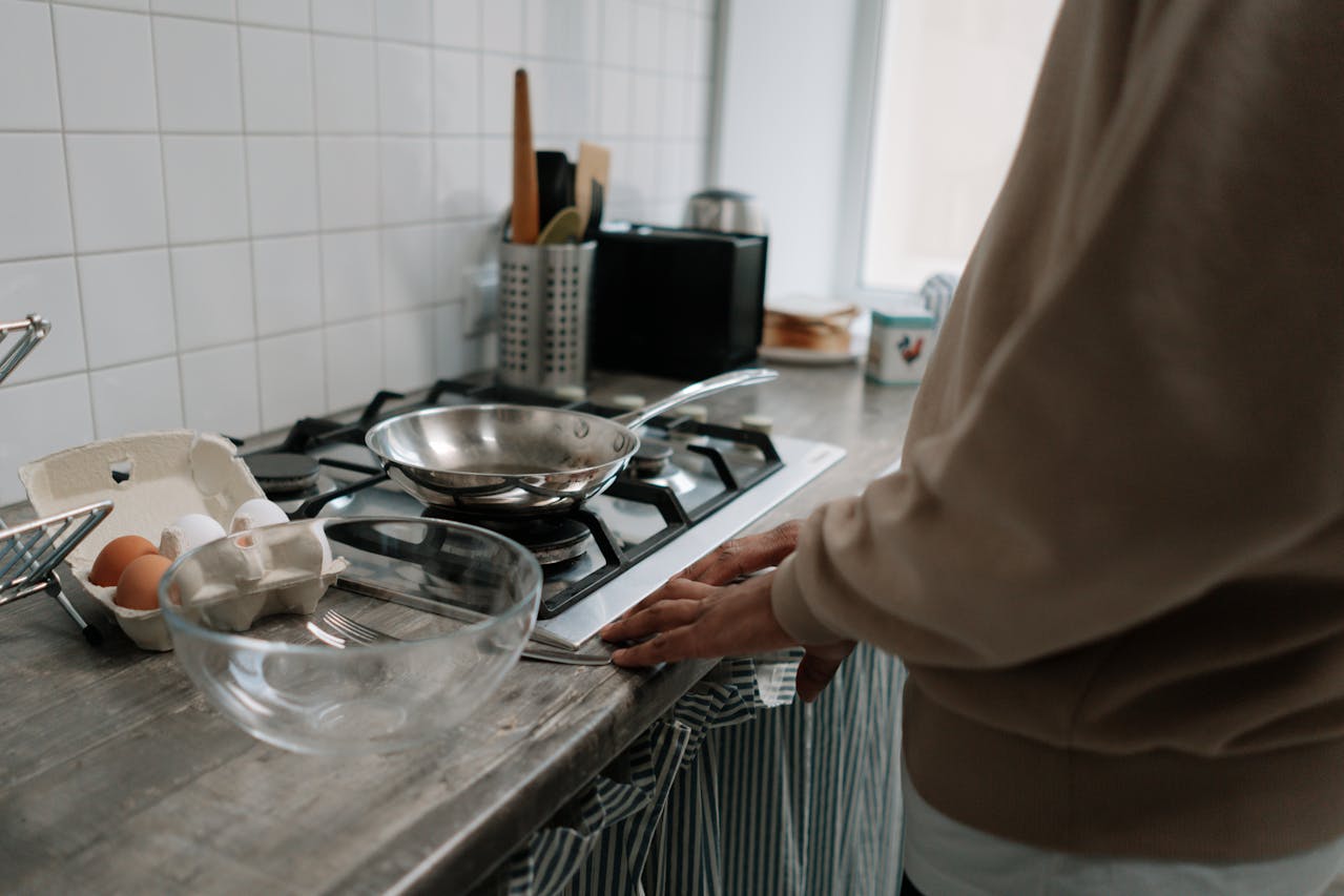 <p> Starting your food in a cold pan is a rookie mistake that can alter the way your meal turns out. A properly preheated pan ensures that your food sears evenly and locks in moisture. When you start cooking in a cold pan, the ingredients absorb oil and heat unevenly, leading to a bland, greasy dish. To avoid this, always allow your pan to heat up before adding any ingredients. A quick sizzle when the food hits the pan is your cue that it's ready to cook. </p> :: Pexels