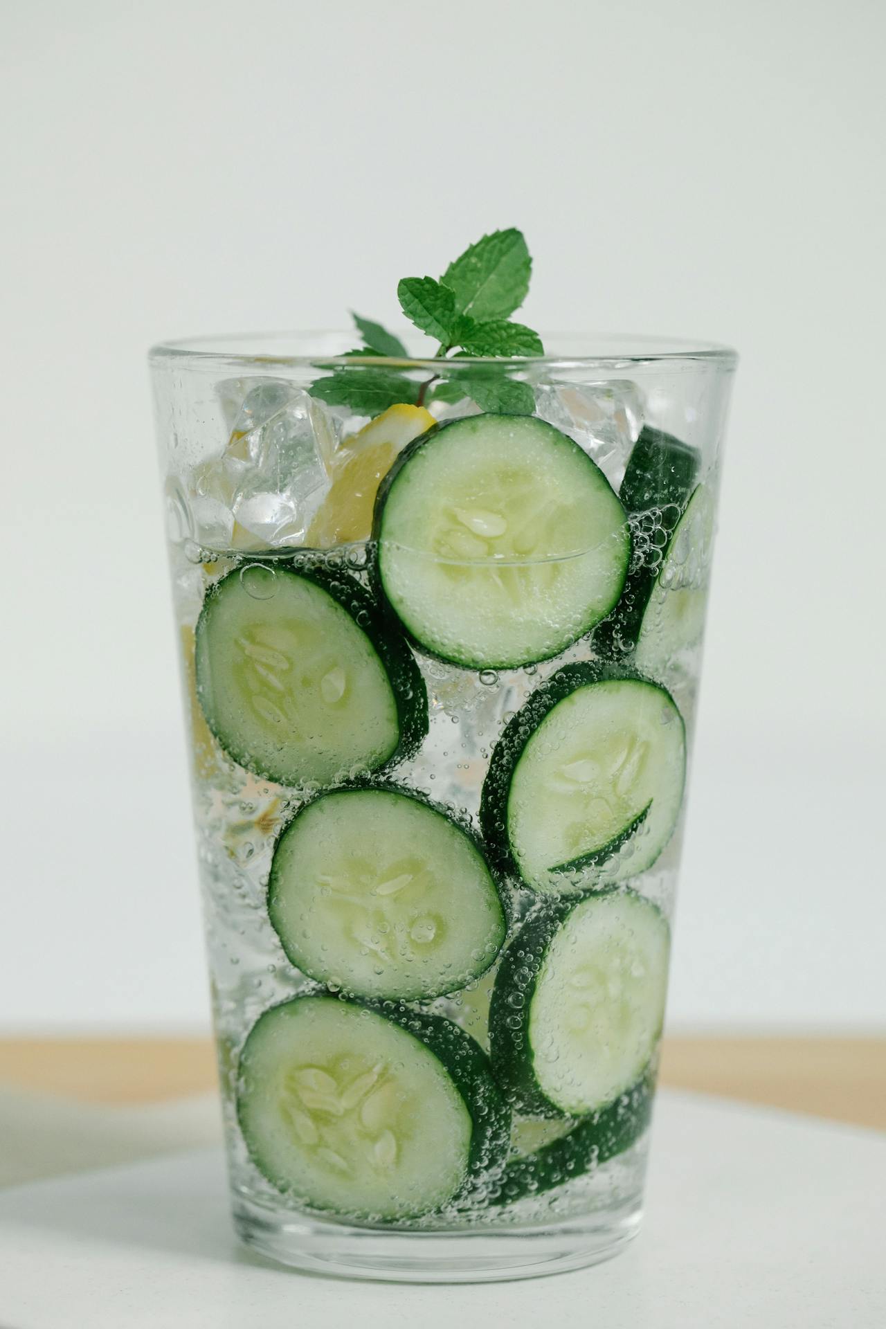 <p> The Cucumber Mint Cooler is a refreshing and hydrating mocktail that’s ideal for hot summer days. This drink is light and crisp, featuring the coolness of cucumber paired with the freshness of mint. This is not only refreshing but also hydrating, making it a perfect thirst-quencher. </p> :: Pexels