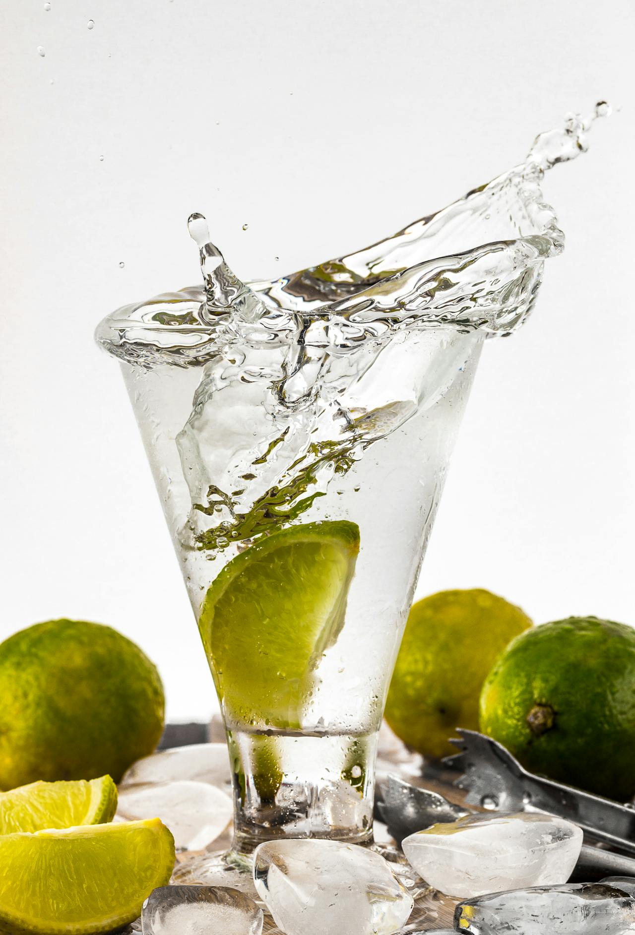 <p> The Virgin Mojito is a classic mocktail that perfectly balances refreshing mint, zesty lime, and sparkling soda. This drink is not only easy to make but also incredibly refreshing, making it a go-to choice for warm days. This is light and refreshing, making it perfect for summer gatherings or a picnic in the park. </p> :: Pexels