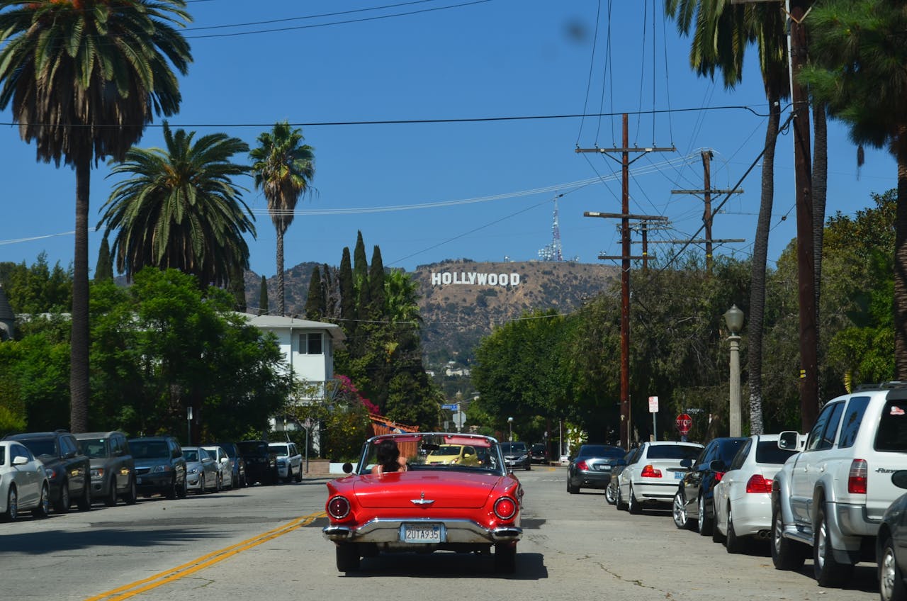 <p> Hollywood is often synonymous with glitz and glamour, but visitors frequently find it underwhelming. The Walk of Fame and the Hollywood sign may be iconic, but they are surrounded by crowded sidewalks and a sense of disrepair. Many complain about the abundance of tourist traps, overpriced attractions, and a lack of the magic portrayed in films. For those seeking a slice of Hollywood’s golden age, the real-life experience can be a letdown. </p> :: Pexels