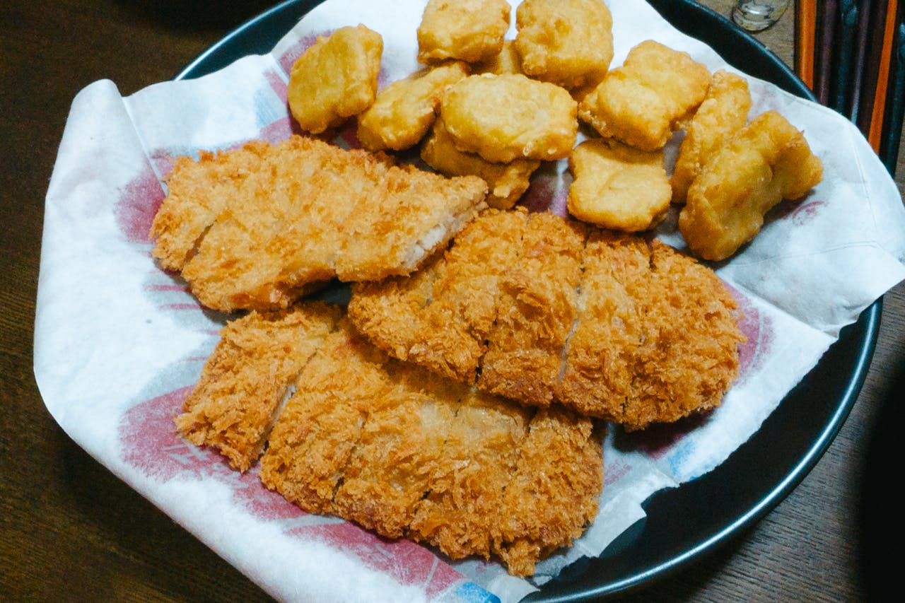 <p> While chicken nuggets may seem like a kid-friendly option, they are often loaded with unhealthy ingredients. Fast food chicken nuggets are typically deep-fried in oils high in unhealthy fats, making them high in calories and trans fats. The breading on the nuggets is often made from refined flour, adding extra carbs that can spike blood sugar levels. Additionally, chicken nuggets are often served with sugary dipping sauces that add even more empty calories to your meal. Consuming them regularly can increase your risk of obesity and heart disease. </p> :: Pexels