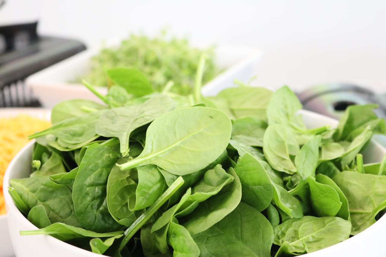 <p> Leafy greens are a healthy addition to any meal, but they have a short shelf life. Even when stored in the fridge, greens like spinach, kale, and lettuce wilt and become slimy within a few days. To extend their freshness, store them in a dry container and avoid washing them until you're ready to use them. Wrapping them in a paper towel to absorb excess moisture can also help, but they’ll still need to be eaten within 3-5 days for the best taste and texture. </p> :: Pexels