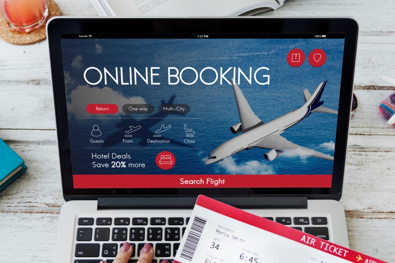 <p> Booking flights can be a daunting process, especially with fluctuating prices, hidden fees, and countless options to sift through. Travel agents have seen it all and know exactly where travelers go wrong. To help you save money, avoid stress, and ensure a smooth trip, here are 10 common mistakes to steer clear of when booking flights. </p> :: rawpixel.com on Freepik