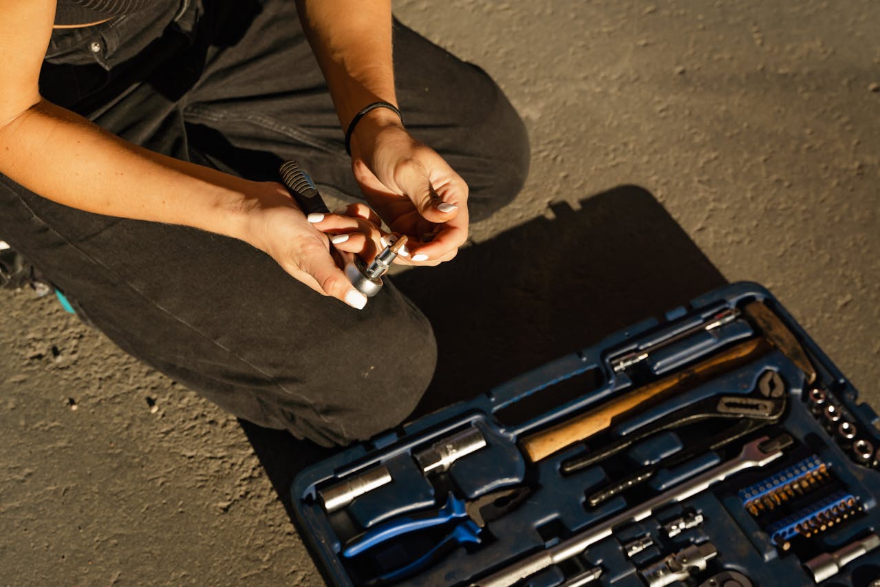 <p> A roadside assistance kit is a comprehensive set of tools designed to help you handle a variety of situations when you’re stranded on the road. These kits often include items like road flares, reflective triangles, first-aid supplies, gloves, and emergency blankets. Some kits also include a small fire extinguisher, which can be essential in the event of a car fire. A roadside assistance kit can provide peace of mind, knowing that you’re equipped to handle emergencies until help arrives. Whether you’re stuck in a snowstorm or dealing with a mechanical failure, a roadside assistance kit can be a lifesaver. </p> :: Pexels