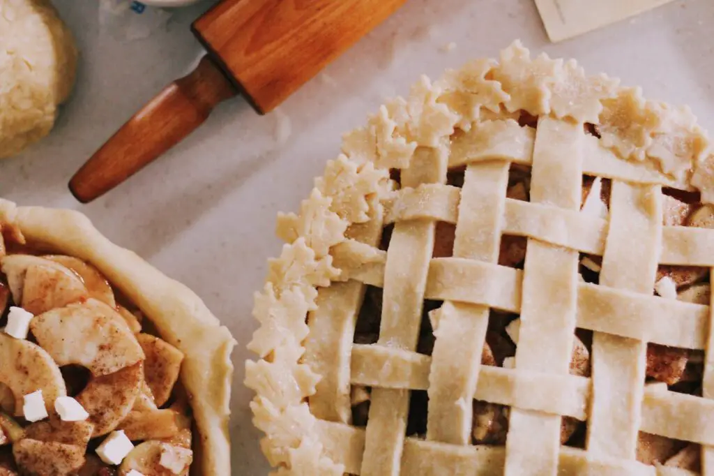 <p> No family gathering is complete without a delicious dessert, and apple pie is a classic comfort food that never disappoints. Parents often make apple pie from scratch, using a buttery, flaky crust and a sweet, cinnamon-spiced apple filling. The combination of tender apples and warm spices creates a comforting dessert that pairs perfectly with a scoop of vanilla ice cream or a dollop of whipped cream. Apple pie is a dish that brings a sense of nostalgia, reminding everyone of family traditions and the simple joys of home-cooked meals. Whether served at Thanksgiving or a casual Sunday dinner, apple pie is the perfect sweet ending to a hearty meal. The aroma of cinnamon and apples baking in the oven fills the house, signaling that a family gathering is in full swing. It’s a dessert that everyone looks forward to, making it an essential part of any celebration. </p> :: Pexels