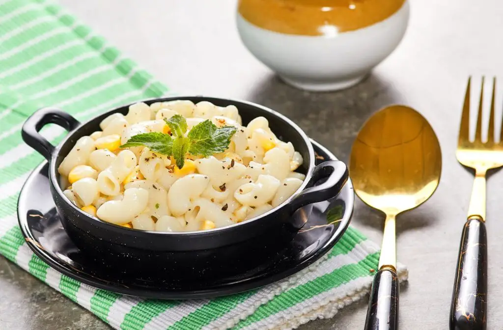 <p> Macaroni and cheese is a staple comfort food that never goes out of style. With its creamy cheese sauce, tender pasta, and crispy topping, it’s a dish that everyone loves. Parents often make this dish from scratch, adding a personal touch with a blend of cheeses and seasonings that elevate the flavor. The beauty of macaroni and cheese lies in its versatility—parents can make it a side dish or even a main course, and it’s equally delicious whether served at a casual family barbecue or a formal holiday dinner. The gooey, melty cheese and the satisfying crunch of breadcrumbs create a dish that is both comforting and indulgent, making it a favorite at any family gathering. Its rich, cheesy texture and flavor are sure to leave everyone reaching for more. </p> :: Pexels