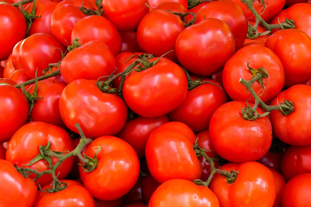 <p> Tomatoes are a versatile food that can help prevent muscle cramps. They are rich in potassium and antioxidants, including lycopene, which reduce inflammation and protect muscles from oxidative stress. Adding tomatoes to your meals in the form of salads, sauces, or juices can enhance your muscle health while adding a burst of flavor to your diet. </p> :: Pexels