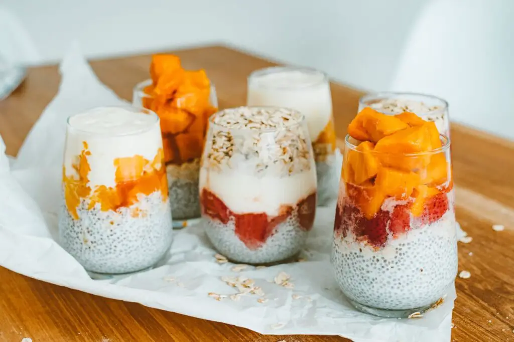 <p> Greek yogurt, when chosen in its full-fat form, can be a perfect base for a keto snack. It’s rich in protein and probiotics, which are great for gut health. To make it more filling and add fiber, mix in some chia seeds. Just combine a couple of tablespoons of chia seeds with the yogurt and let it sit for a few minutes to thicken. For a little extra flavor, you can sprinkle some cinnamon or a few drops of vanilla extract. This snack is quick to make and can be easily customized to your taste. It's a great option when you want something creamy, filling, and low in carbs. </p> :: Pexels