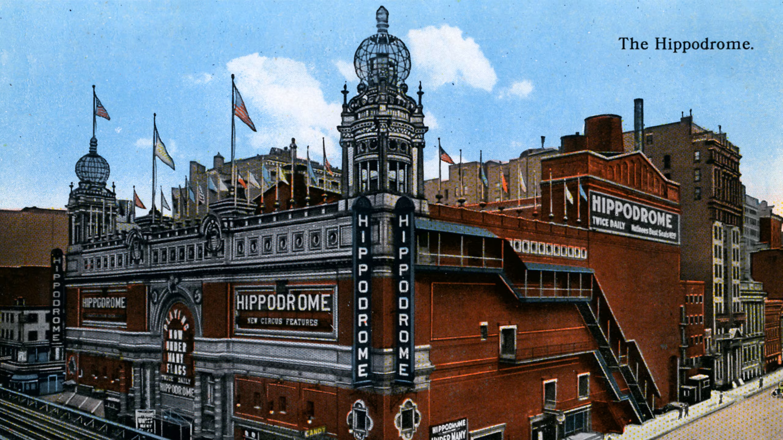 <p>The Hippodrome Theatre, opened in 1905, was once the world’s largest theatre, hosting spectacular shows and events. It was demolished in 1939, and an office building now occupies the site.</p> ::Pexels