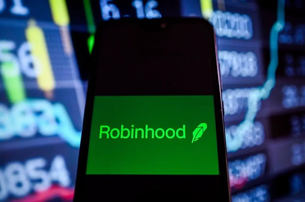 <p> Robinhood revolutionized the investment landscape by offering commission-free trading on stocks, ETFs, options, and even cryptocurrencies. Its sleek, user-friendly design makes it an excellent choice for both beginners and more experienced investors. You can start investing with as little as a few dollars thanks to fractional shares, allowing you to diversify your portfolio without needing a large initial investment. However, keep in mind that the app lacks some advanced research tools, so it may not be suitable for investors seeking more in-depth analysis. Overall, Robinhood is perfect for those looking to invest without breaking the bank. </p> :: Omar Marques / SOPA Images / LightRocket via Getty Images 