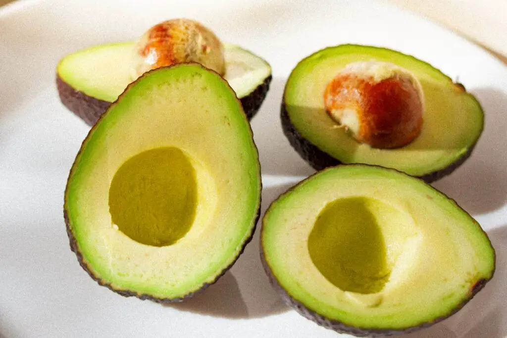 <p> We all love a good avocado toast, but did you know that one medium avocado contains around 10 grams of fiber? These creamy fruits are not only delicious but are also a perfect source of soluble fiber, which can help regulate blood sugar levels. You can enjoy them in so many ways, from simple guacamole to topping salads or blending them into smoothies for extra creaminess. Plus, avocados are packed with healthy fats that keep you feeling full and satisfied. </p> :: Pexels