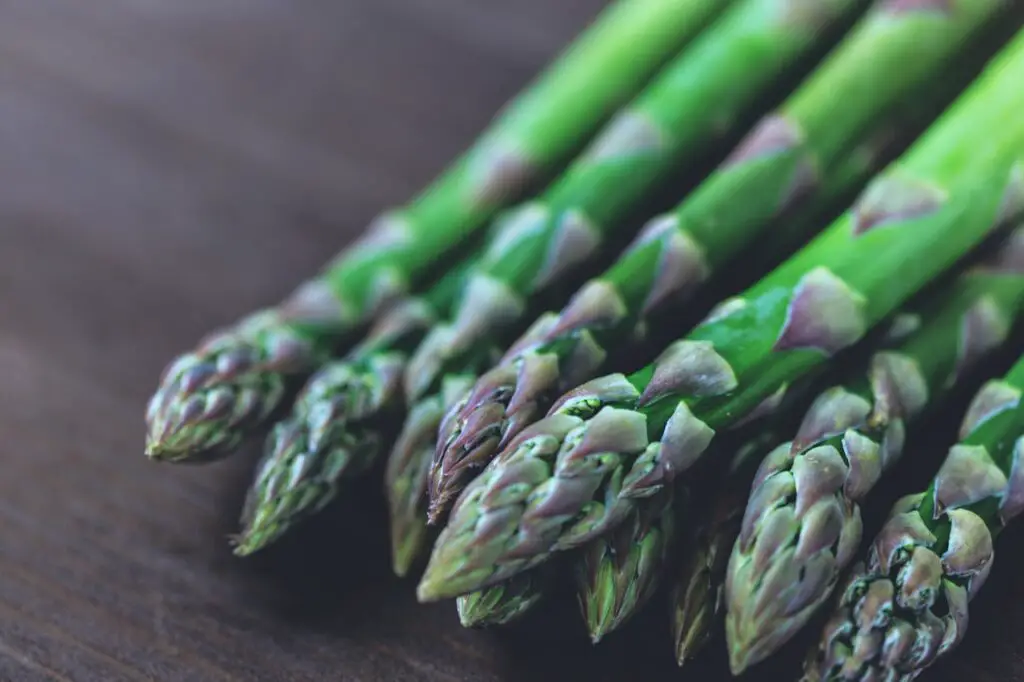 <p> Asparagus is a springtime vegetable that is loaded with health benefits. It’s an excellent source of vitamins A, C, and K, as well as folate and fiber. Asparagus helps support bone health, digestive function, and detoxification processes. The antioxidants in asparagus, such as glutathione, work to reduce inflammation and fight oxidative stress in the body. Asparagus is also known for its diuretic properties, which can help flush out excess salt and reduce bloating. You can enjoy asparagus roasted, grilled, or added to salads for a light, nutritious addition to any meal. </p> :: Pexels