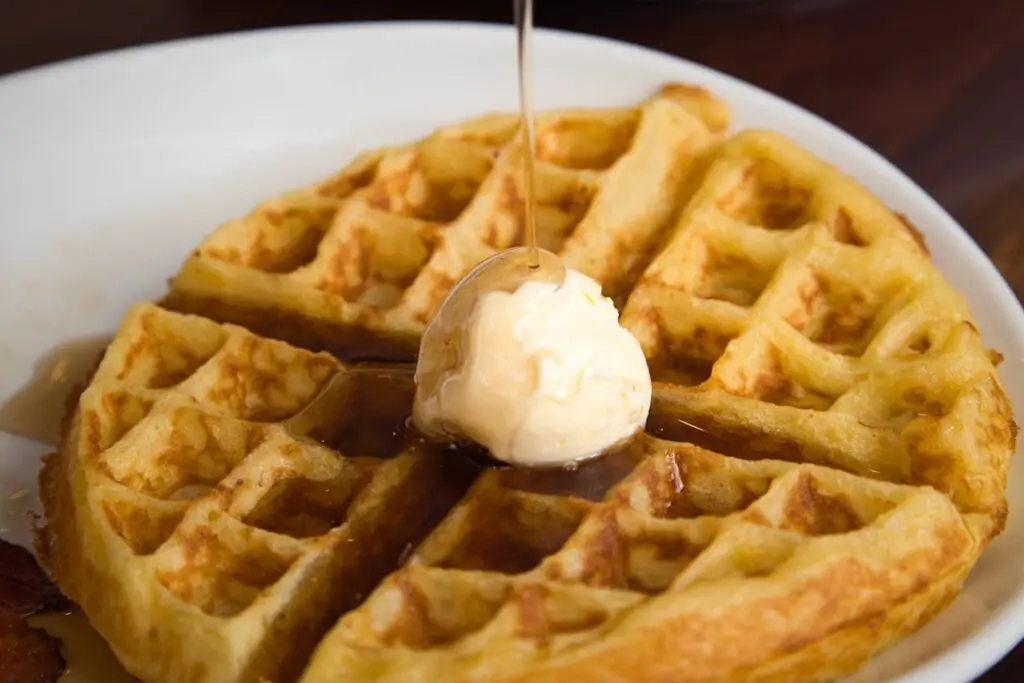 <p> For a delicious and quick breakfast, toast a whole-grain waffle and spread it with almond butter. This simple meal is packed with fiber and protein, keeping you full for longer. Add sliced bananas, strawberries, or a sprinkle of cinnamon for extra flavor. You can also make a batch of waffles ahead of time and freeze them for busy mornings. Just reheat and enjoy for a quick, nutritious breakfast. </p> :: Pexels