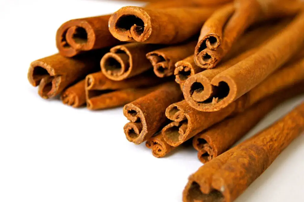 <p> Cinnamon is more than just a delicious spice; it has potent blood sugar-lowering properties. Studies have shown that cinnamon can improve insulin sensitivity, allowing your body to use sugar more efficiently. This spice slows the breakdown of carbohydrates in the digestive tract, preventing sudden spikes in blood sugar after meals. Adding a dash of cinnamon to your oatmeal, coffee, or smoothies can provide significant benefits for glucose control. </p> :: Pexels